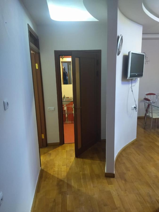 Abovyan 36 Apt & Tour Ereván Exterior foto