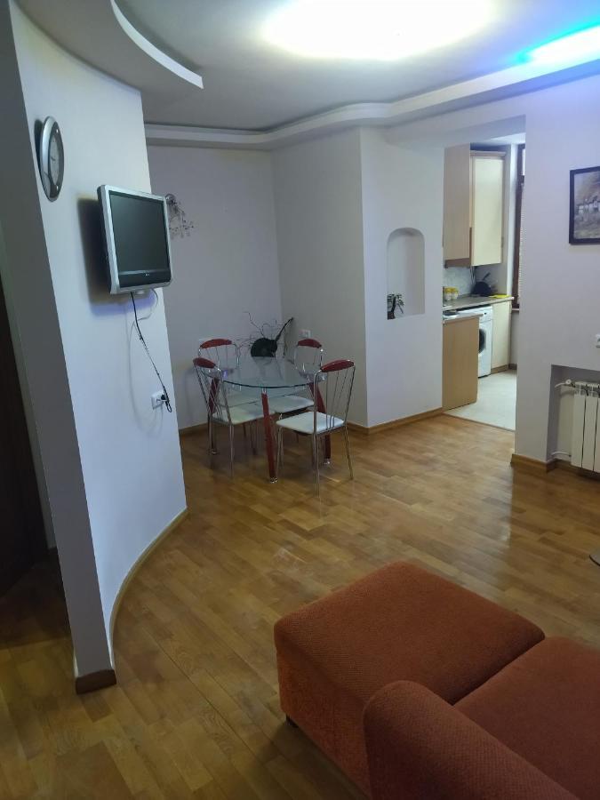 Abovyan 36 Apt & Tour Ereván Exterior foto
